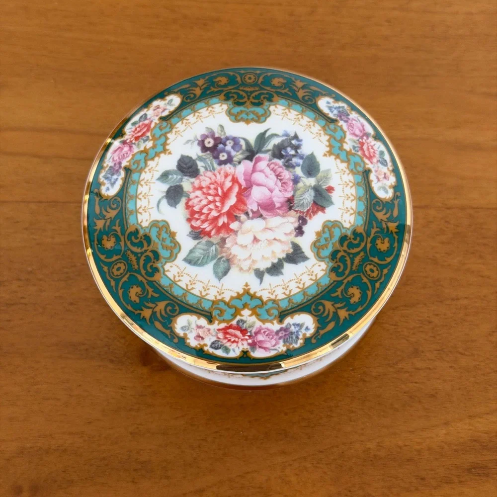 Vintage Porcelian Staffordshire FALCON CHINA Hand Crafted Floral Trinket Box